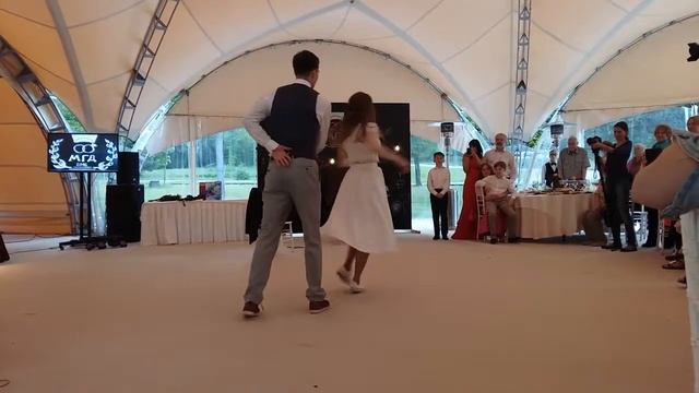 Супер свадебный танец с акробатикой на базе хастл смотреть онлайн