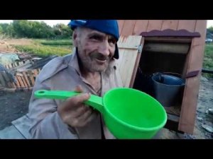 ДЕД МАТВЕЙ ЗАНИМАЕТСЯ СВОИМ ХОЗЯЙСТВОМ!!!