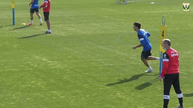 ¡Javi Hernández y Rubén Pardo ya entrenan con el grupo! смотреть онлайн