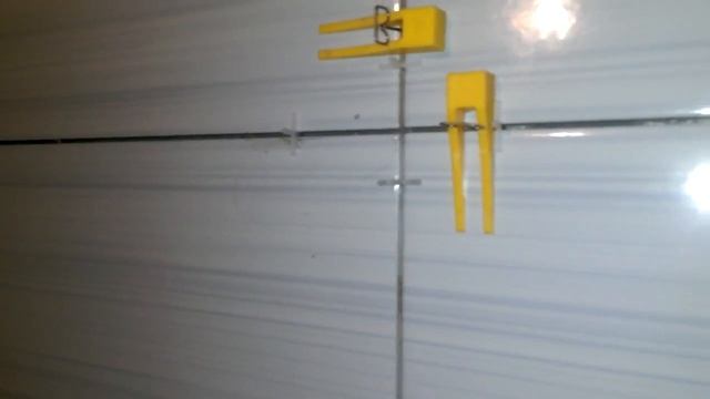 применение стальных зажимов на стене смотреть онлайн