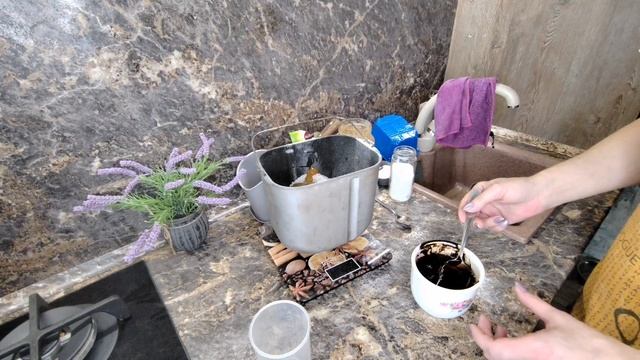Заварной ржаной хлеб в хлебопечке / Уборка и готовка / У сестры пополнение... смотреть онлайн