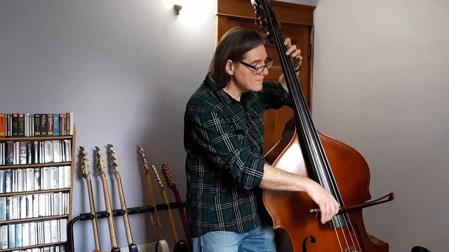 Rob Wolanski and his double bass in isolation смотреть онлайн