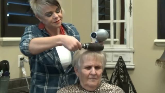 Short Thin Hair Recovering From Hodgkin's Lymphoma Cancer Hairstyle ♋ Over 60 Hairstyle смотреть онлайн