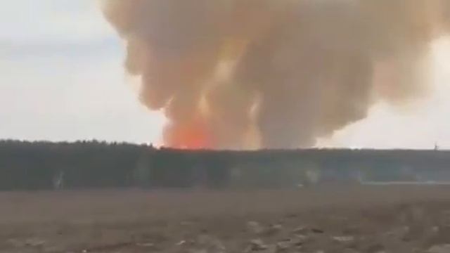 Explosion at ammunition warehouse in Ryazan, Russia смотреть онлайн