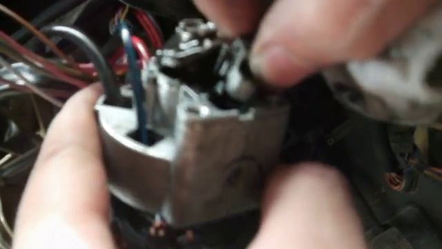 Достаем личинку замка зажигания Нивы Шевроле смотреть онлайн