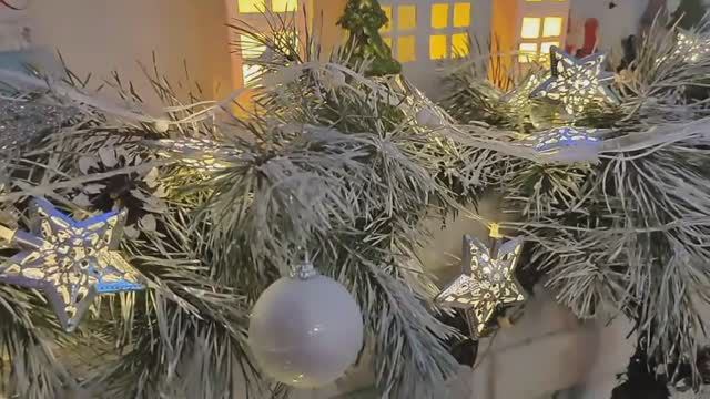 Новогодние праздники.))) Новогодний декор!!! )))Цветет декабрист!!!.mp4 смотреть онлайн