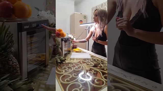 Готовим фруктовые чипсы в сушилке для овощей и фруктов Китфорт КТ1911 из Киви Банана Персика Ананас смотреть онлайн