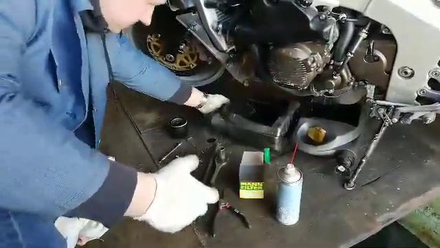 Замена масла Кавасаки ZX6-R 2003 г. в смотреть онлайн