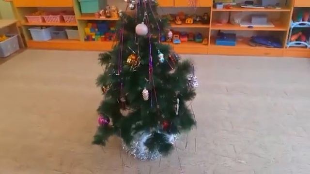 Новогодний хоровод малышей у Ёлочки смотреть онлайн