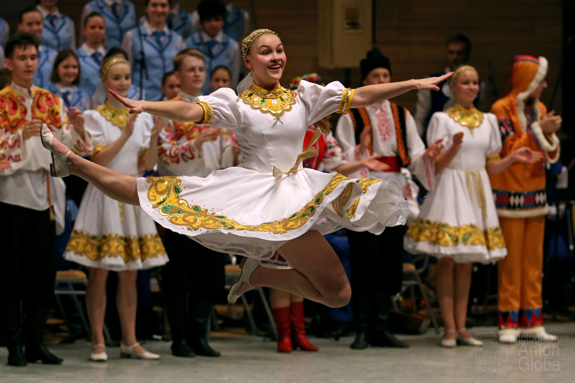 «ХОРОВОД ДРУЖБЫ», Ансамбль Локтева. "ROUND ROUND OF FRIENDSHIP", Loktev Ensemble. смотреть онлайн