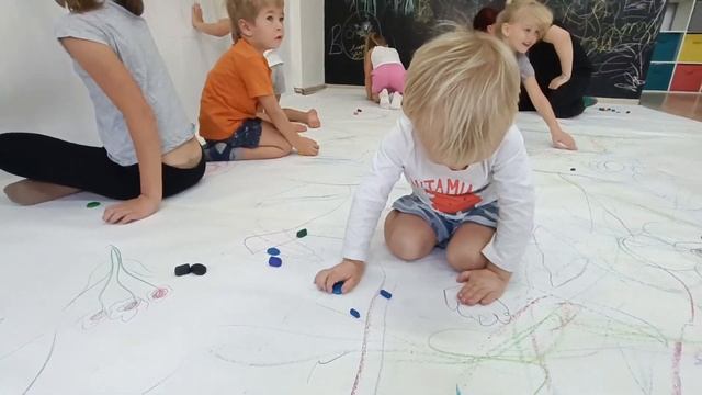 Челлендж 24 ЧАСА красим ДРУЗЕЙ и СЕБЯ смотреть онлайн