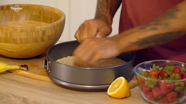 Чизкейк без выпечки. Рецепт клубничного торта смотреть онлайн