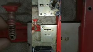 Электрозамок на дверь трактора Т-25