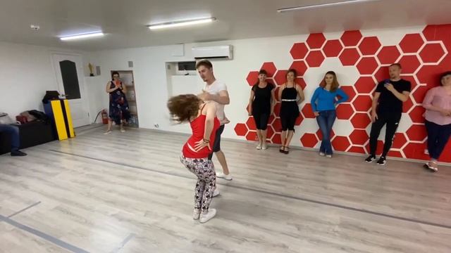 Танец Бачата для начинающих в Белгороде. Школа танцев Dance Life смотреть онлайн