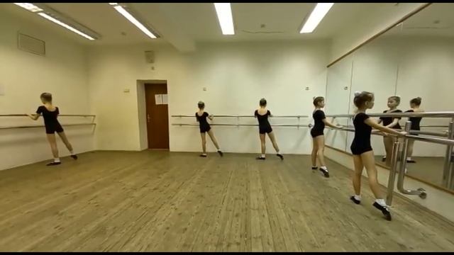Открытый урок по классическому танцу, преподаватель Лапшенкова Н.И, концертмейстер Митрофанова Н.И. смотреть онлайн