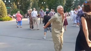Танцы в парке Горького города Харьков Украина