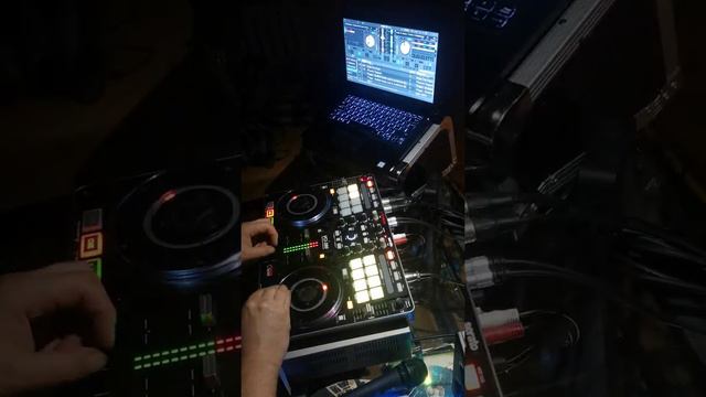 Scratch Routine - Vestax - VCI 380 DJ Dangerously Handsome Turntablism смотреть онлайн