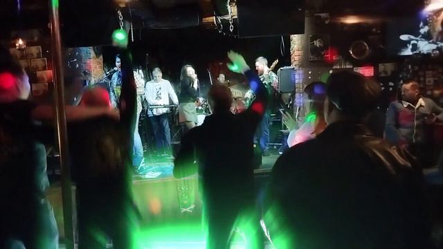 Bon Jovi - It's My Life live Cover Remix Группа Полимеры. Бар для байкеров Night Train. 27.01.2024 смотреть онлайн