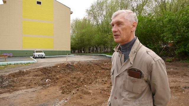 Жителям улицы Горького приходится выходить на проезжую часть, чтобы обойти раскопанную территорию 1 смотреть онлайн