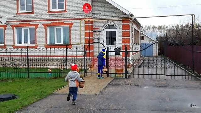 Влог: красим яйца, собираем в селе на Пасху. смотреть онлайн