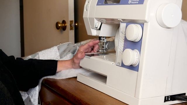 Husqvarna Viking 215 Sewing Machine Review