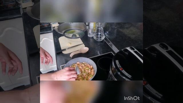Готовим сами жаренные креветки с овощами и грибной суп с тофу смотреть онлайн