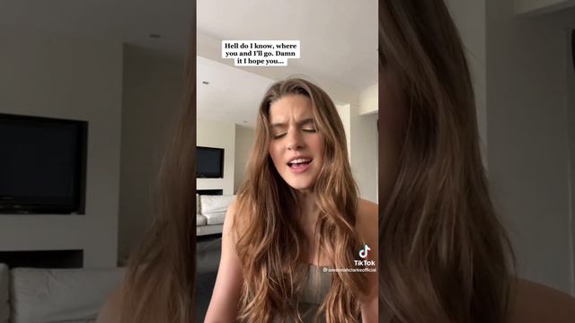 SAVANNAH CANTANDO "COME BACK HOME" DA SOFIA CARSON 💜 | Uniters Space смотреть онлайн
