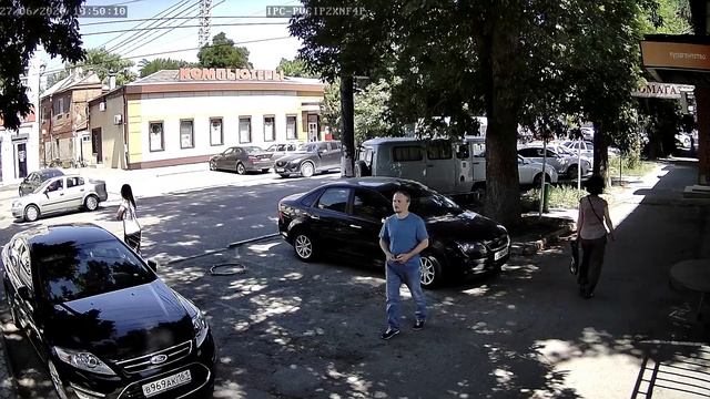 Камера Polyvision PVC-IP2X-NF4P смотреть онлайн