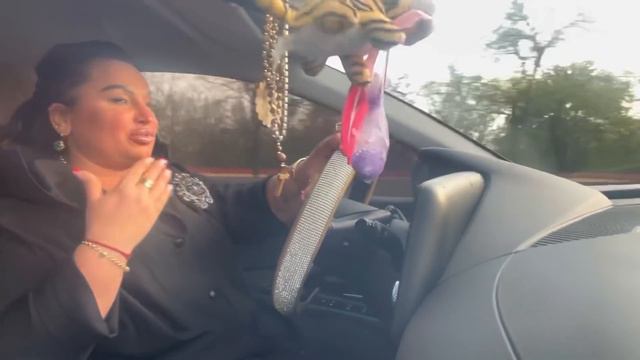 Уехала из города и еду в гости….