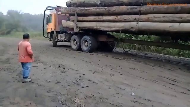 Лесовозы в Грязи, Mercedes Benz 3836 AK And Actros 4043 AK LOG смотреть онлайн