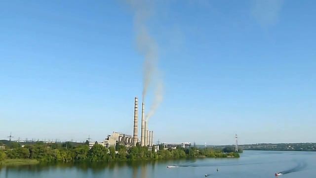 Приднепровская ТЭС, вид с Южного моста (2011) смотреть онлайн