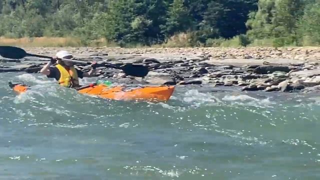Сливчик на морских каяках по горной реке. Сплав по горной реке Пшеха август 2023 смотреть онлайн