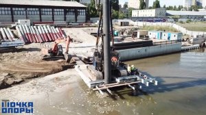Погружение трубошпунта в Саратове, укрепление береговой линии, река Волга.