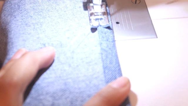 DIY DENIM HALTER TOP | TRANSFORMING LEFTOVER FABRIC | Brenda Embes смотреть онлайн
