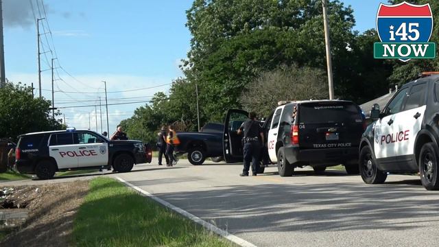 Man in stolen truck leads police on chase before crash; Taser used to get suspect into custody смотреть онлайн