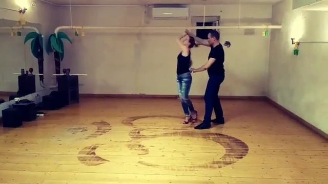 Танец Бачата. Иван и Юлия. Студия Мулата. Обучение танцам. город Ижевск. 22-06-2017 смотреть онлайн