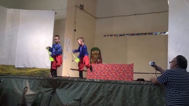 Мальчики с лопатами смотреть онлайн
