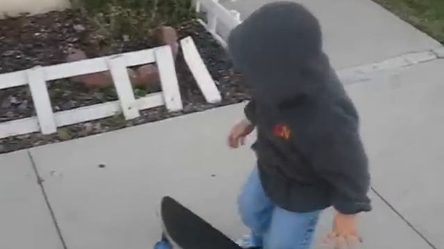 Lil Darren Skatin смотреть онлайн