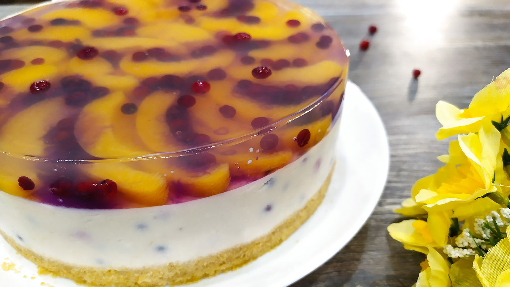 Без яиц, муки и духовки! Персиково-брусничный десерт?