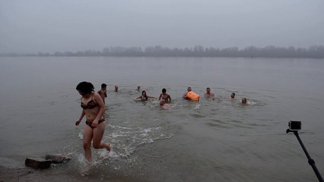 Крещенские купания моржей Придунавья. 19 января смотреть онлайн