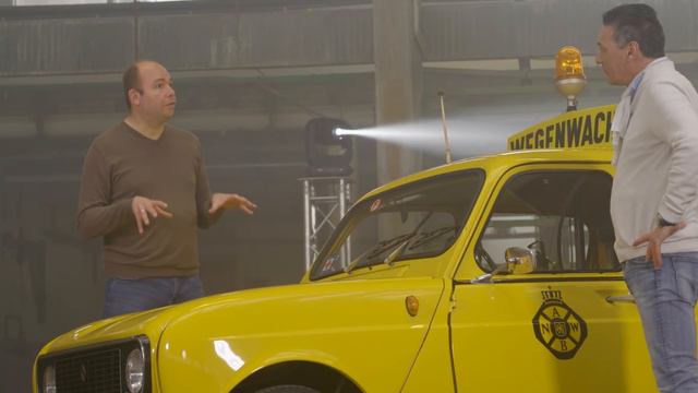 Welke auto heeft Frank meegenomen voor Gert? | Sterren onder het doek #1 | ANWB смотреть онлайн
