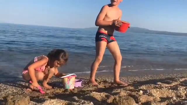 Бой подушками Идем на море Лепим куличики смотреть онлайн