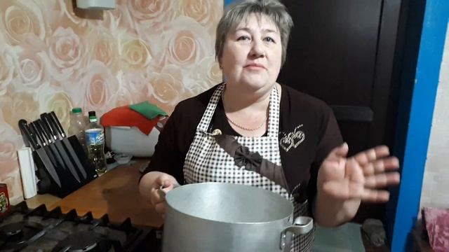 Делаем мясные рулеты. Красим яйца в луковой шелухе. смотреть онлайн