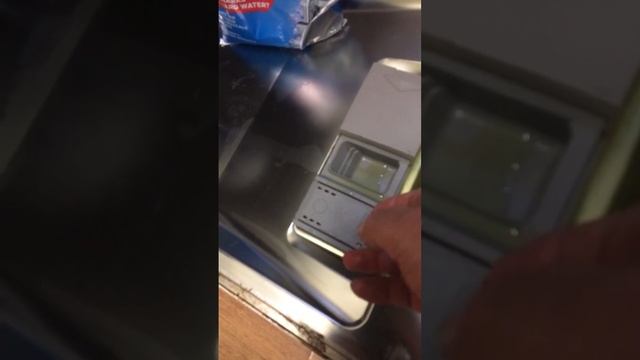 Old Bosch dishwasher salt dispenser filling - Stage Two plus adding rinse aid смотреть онлайн