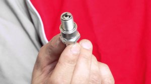 Замена свечи на двухтактных снегоходах семейства Тайга