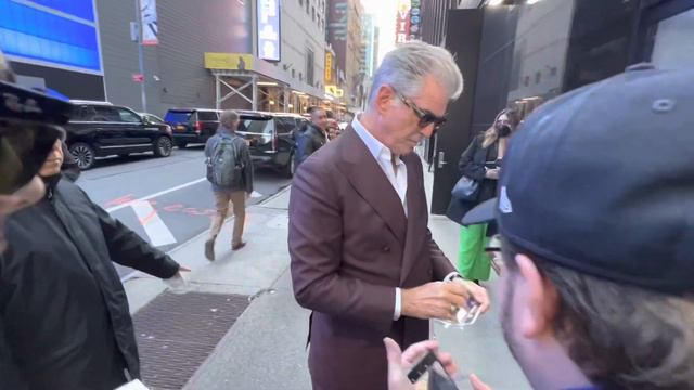 007 is Always Number 1: James Bond Fave Pierce Brosnan Back in the Big Apple for “Black Adam” смотреть онлайн