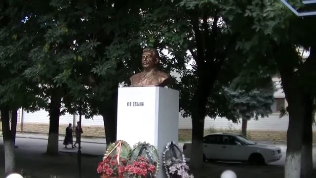 Поездка в ОСЕТИЮ. Памятник И. В. СТАЛИНУ в городе Беслан. смотреть онлайн