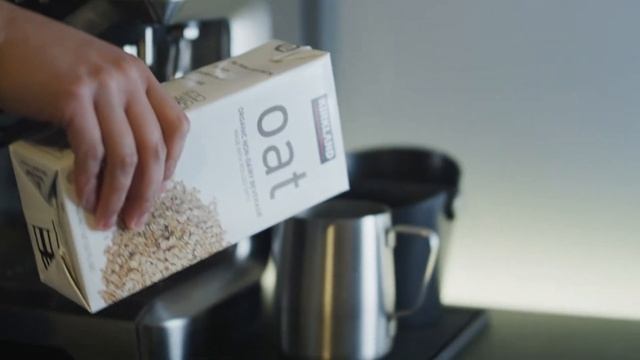 Making Coffee Using Breville Espresso And Recorded With Red Scarlett Dragon 6k смотреть онлайн