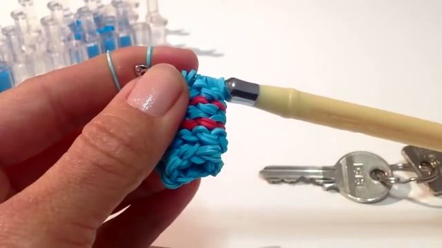 Как сделать оплетку для КЛЮЧА из резинок Rainbow Loom, � смотреть онлайн