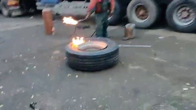 ВОТ ТАК МОЖНО БЕЗ ШИНОМОНТАЖА БОРТИРОВАТЬ АБСОЛЮТНО ЛЮБОЕ КОЛЕСО!!! смотреть онлайн